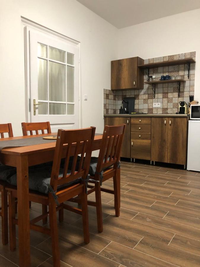 Mormota Vendeghaz Apartment Mezokovesd Ngoại thất bức ảnh