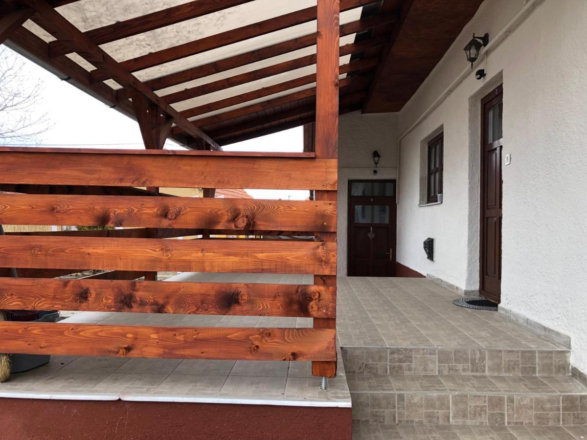 Mormota Vendeghaz Apartment Mezokovesd Ngoại thất bức ảnh